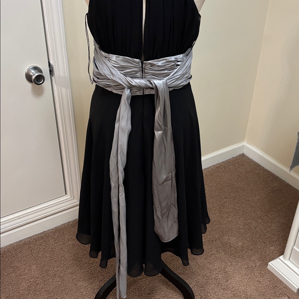 Elegant Black and Silver Women's Dress by Dress Barn size 8 - Picture 7 of 10